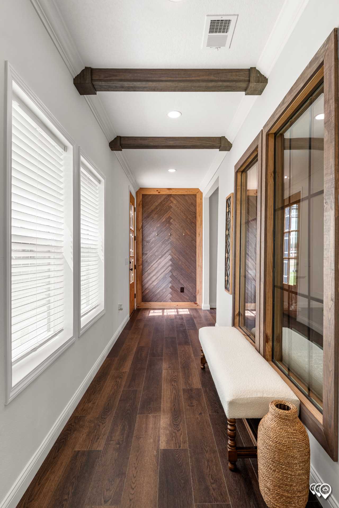 Pri3284-2074 interior home features