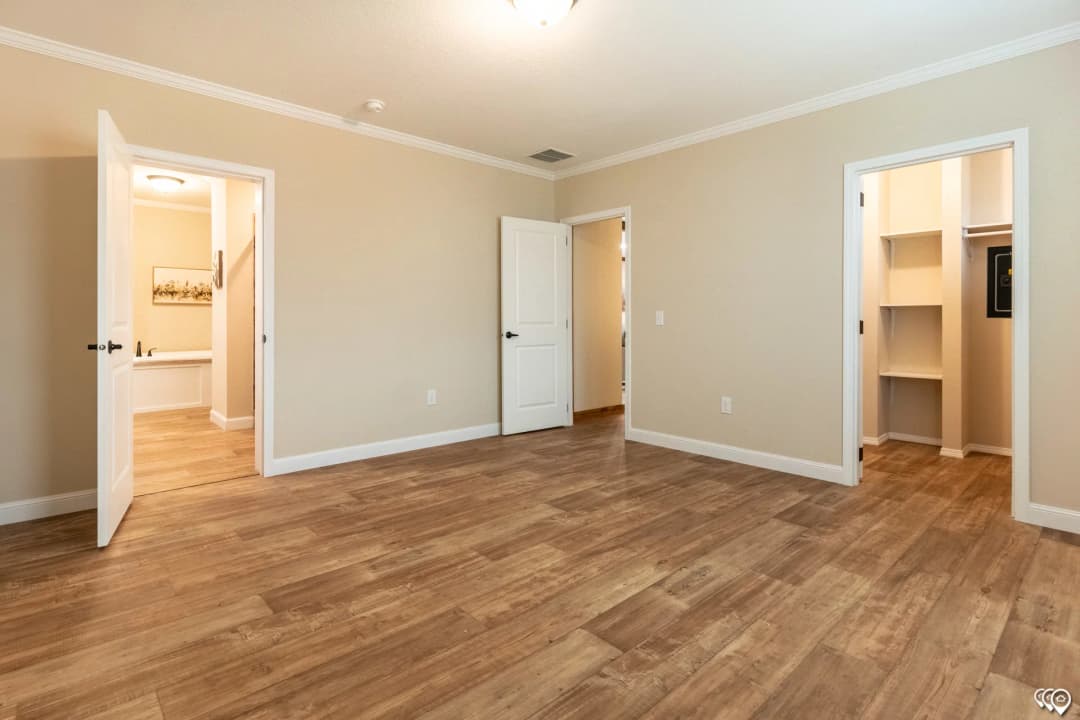 Pri3264-2070 interior home features