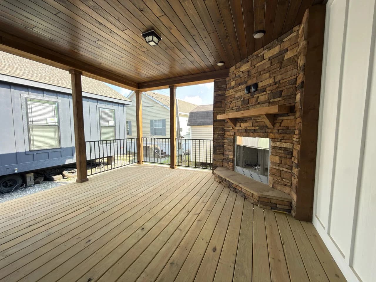 Wl-monl-6809 exterior home features