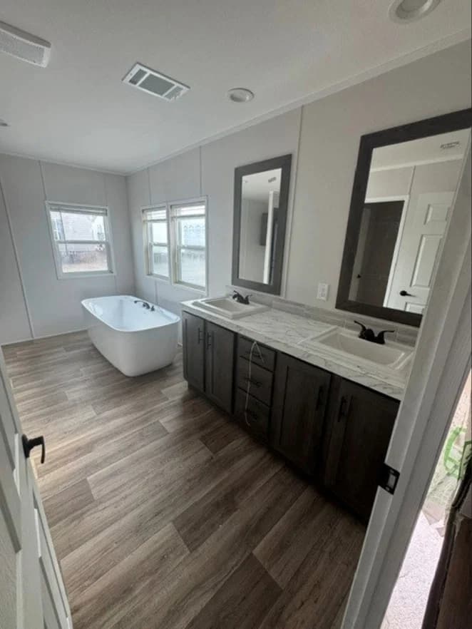 Vantage 32563n bathroom home features