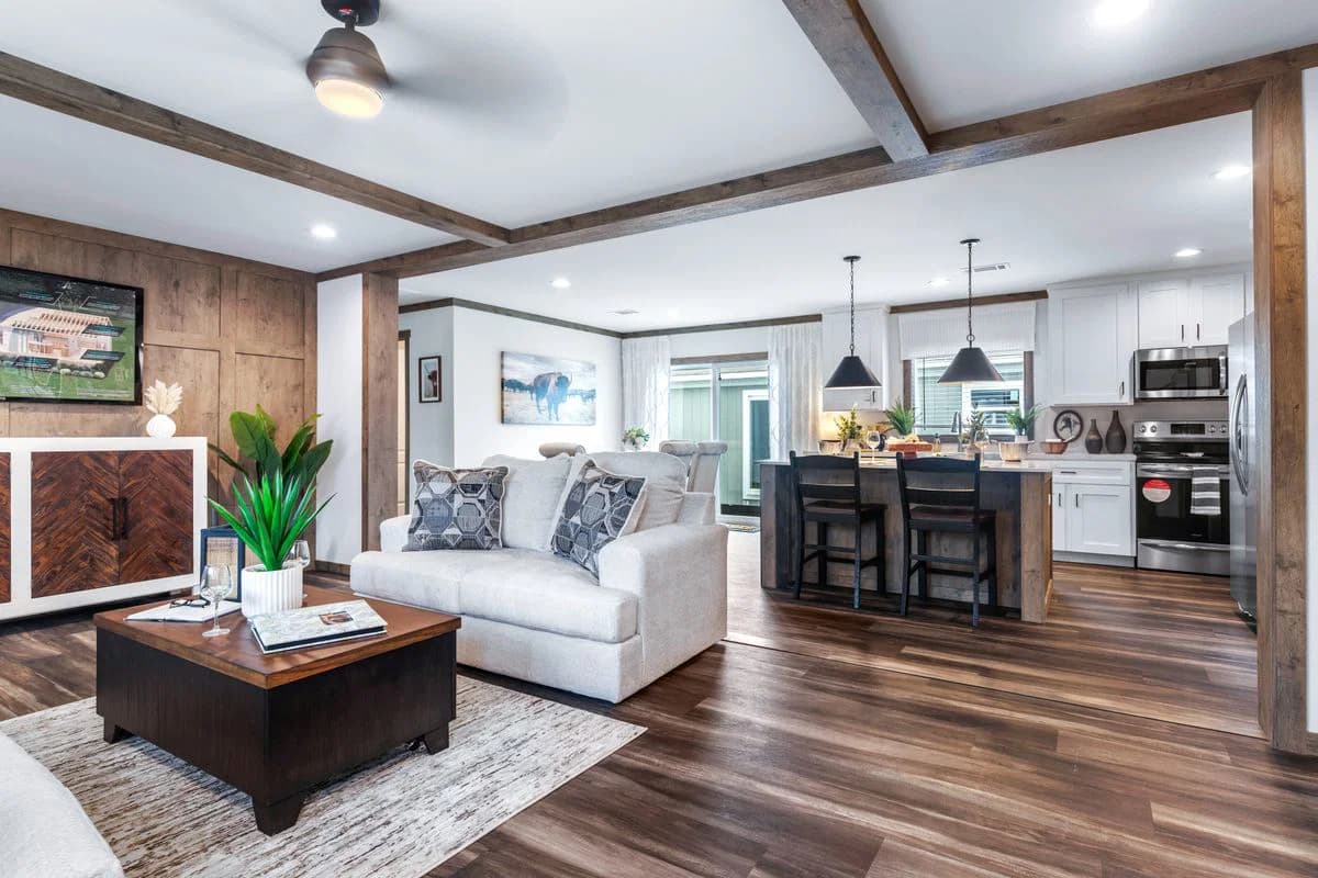 Lizzie interior home features