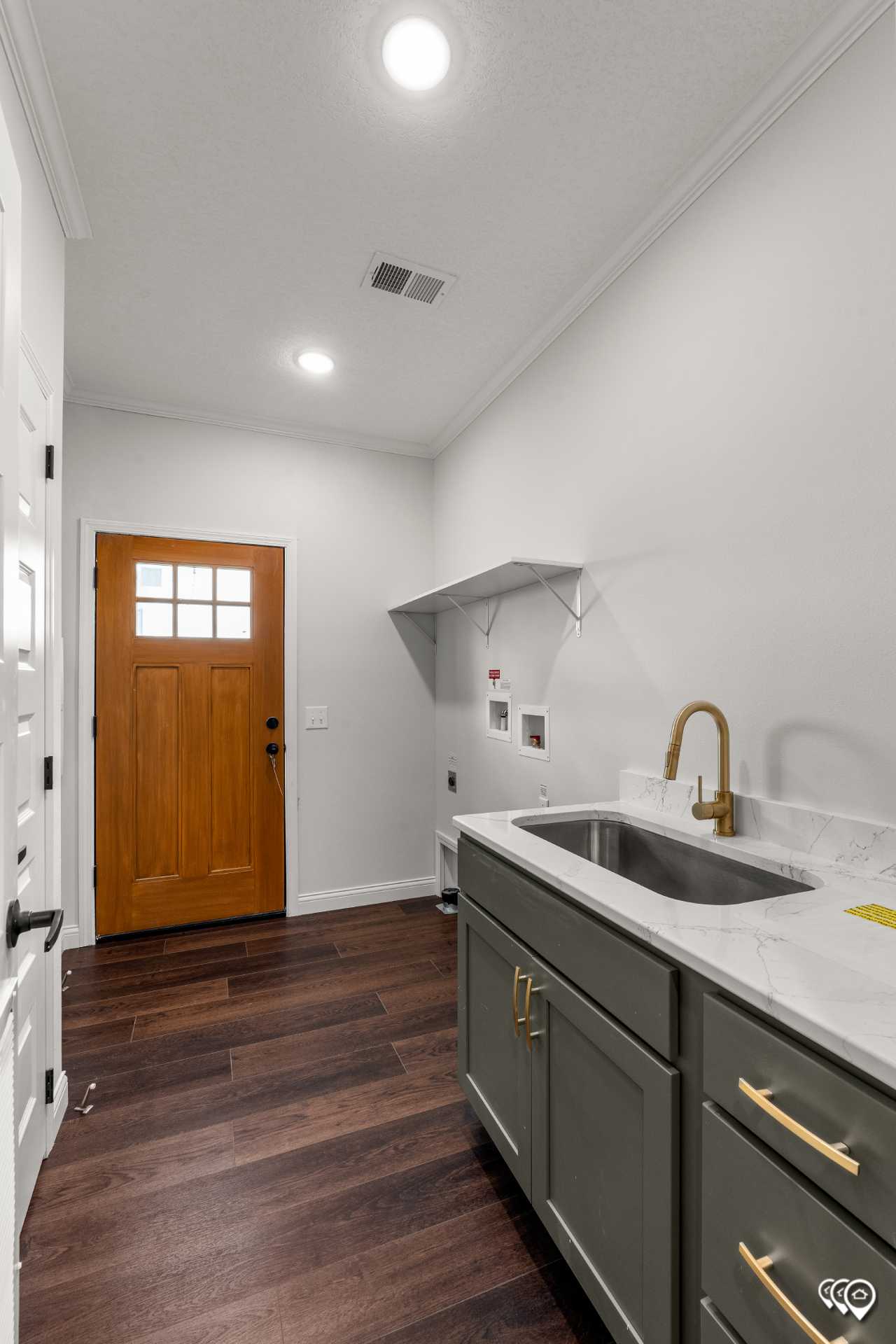 Pri3284-2074 interior home features