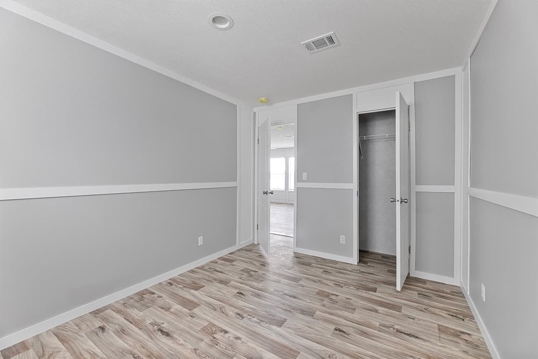 Valu maxx premier 32684e bedroom home features