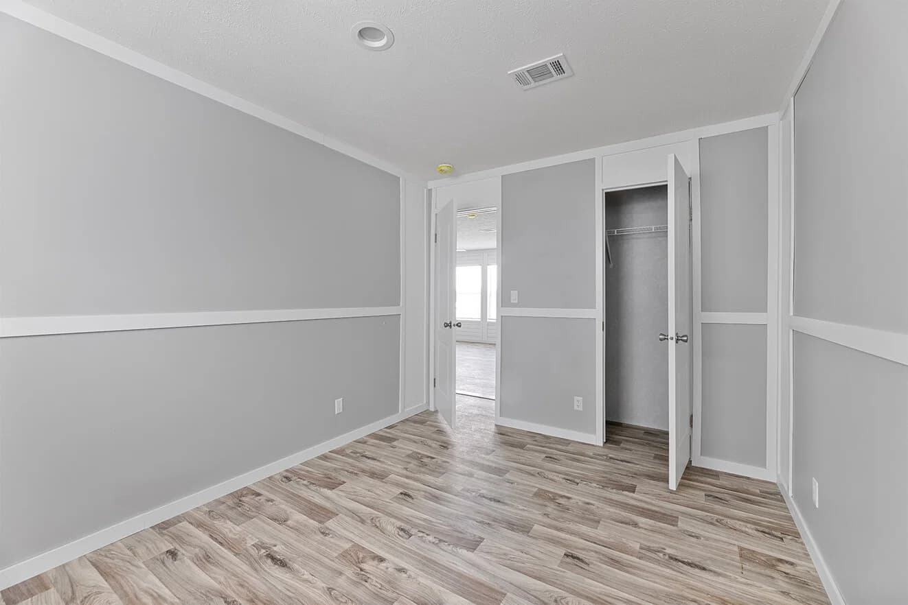 Valu maxx premier 32684e bedroom home features