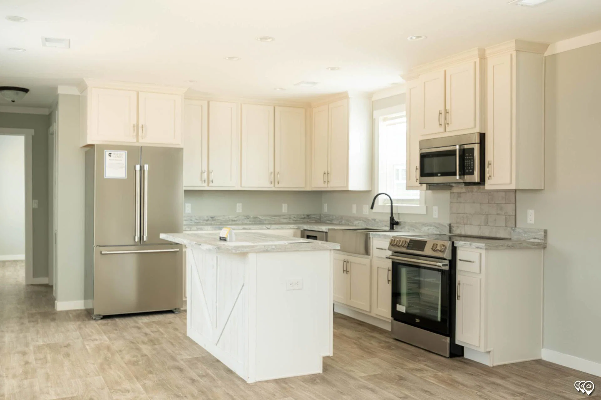 Pri1680-104 kitchen home features