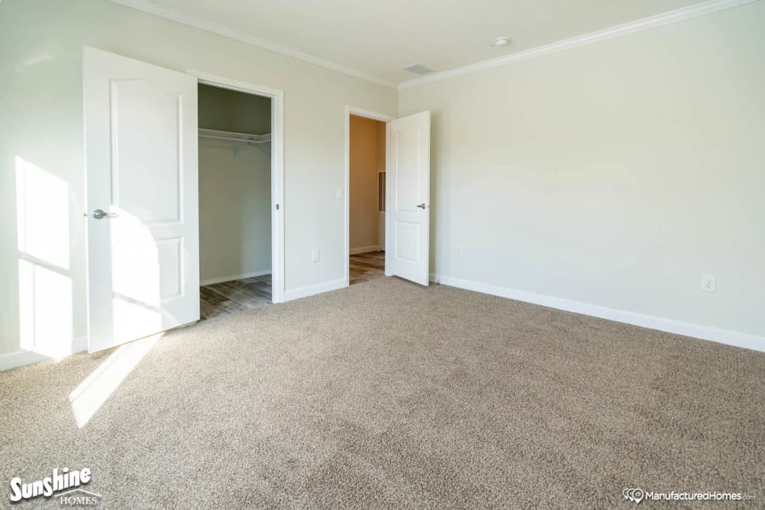 Pri3280-2043 bedroom home features