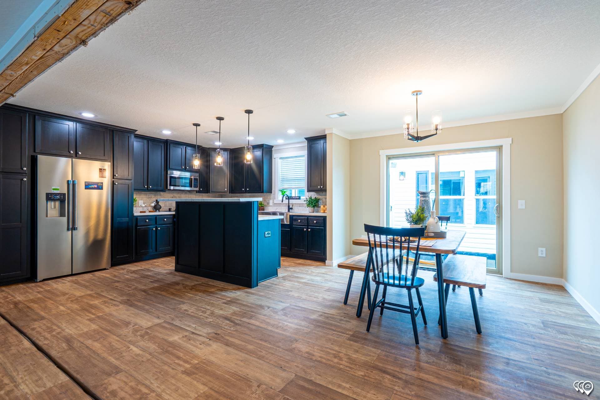 Pri3270-201 interior home features