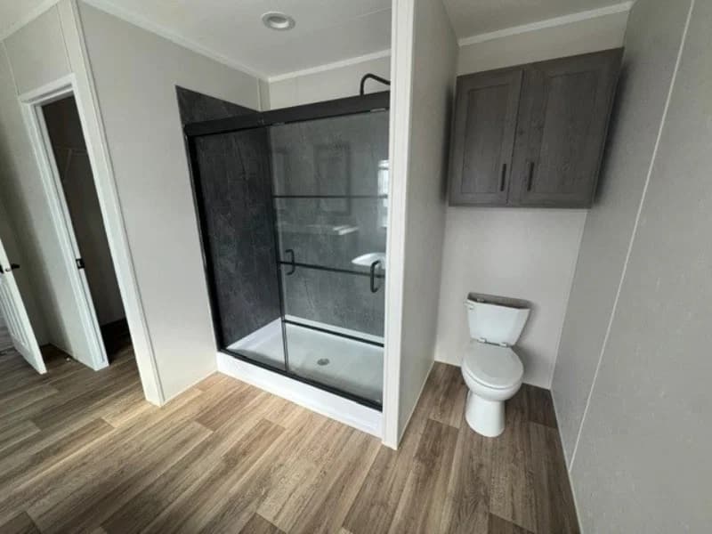 Vantage 32563n bathroom home features