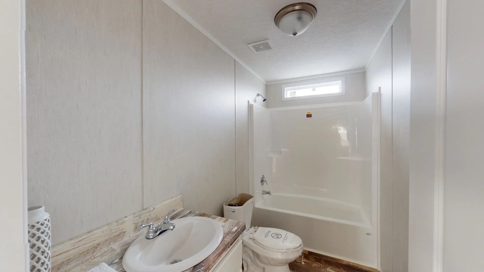 Arc3280-7501 bathroom home features
