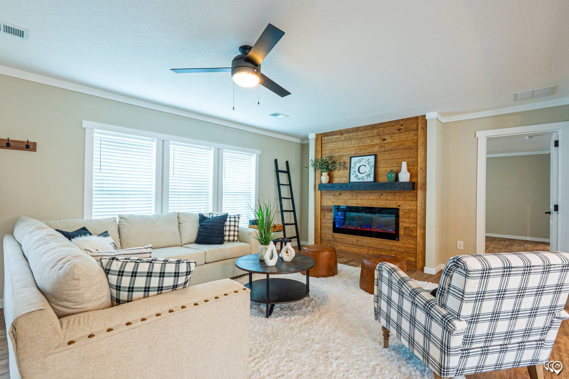 Pri3270-201 interior home features