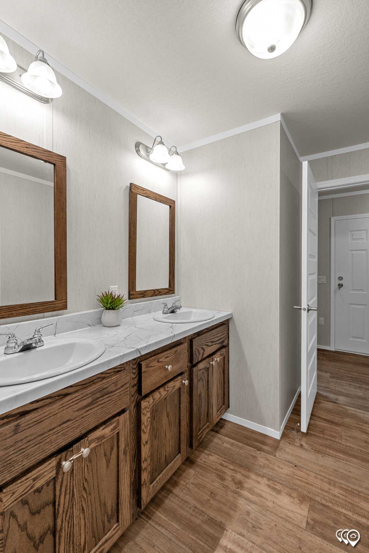 Arc3274-9012 bathroom home features