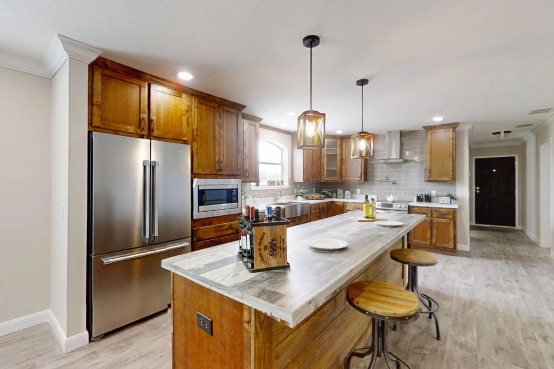 Pri3270-2014 kitchen and hero home features
