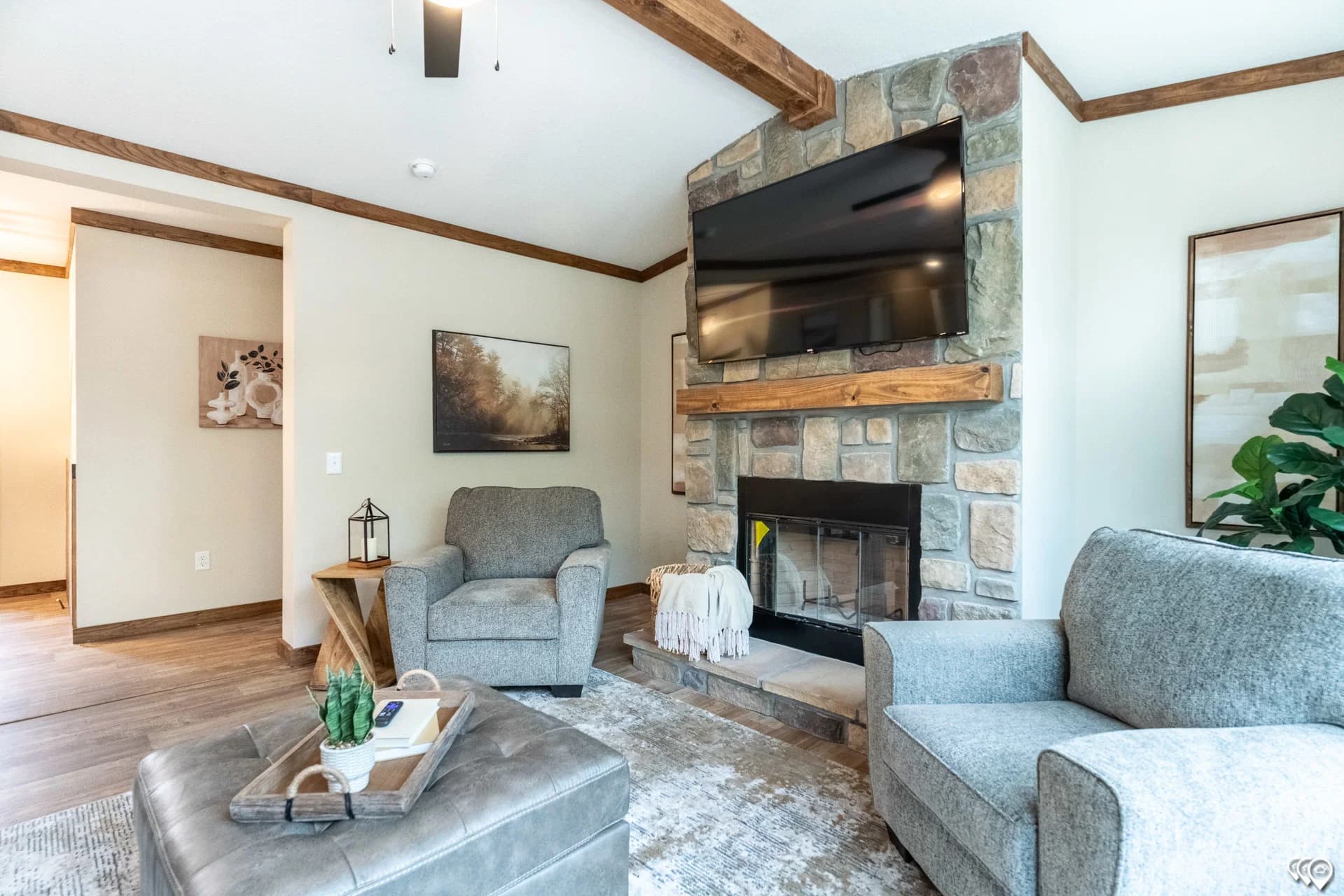 Pri3264-2070 interior home features