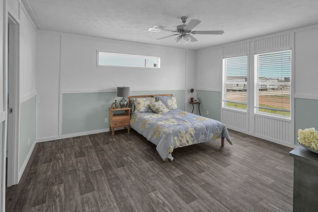 Valu maxx premier 32643e bedroom home features