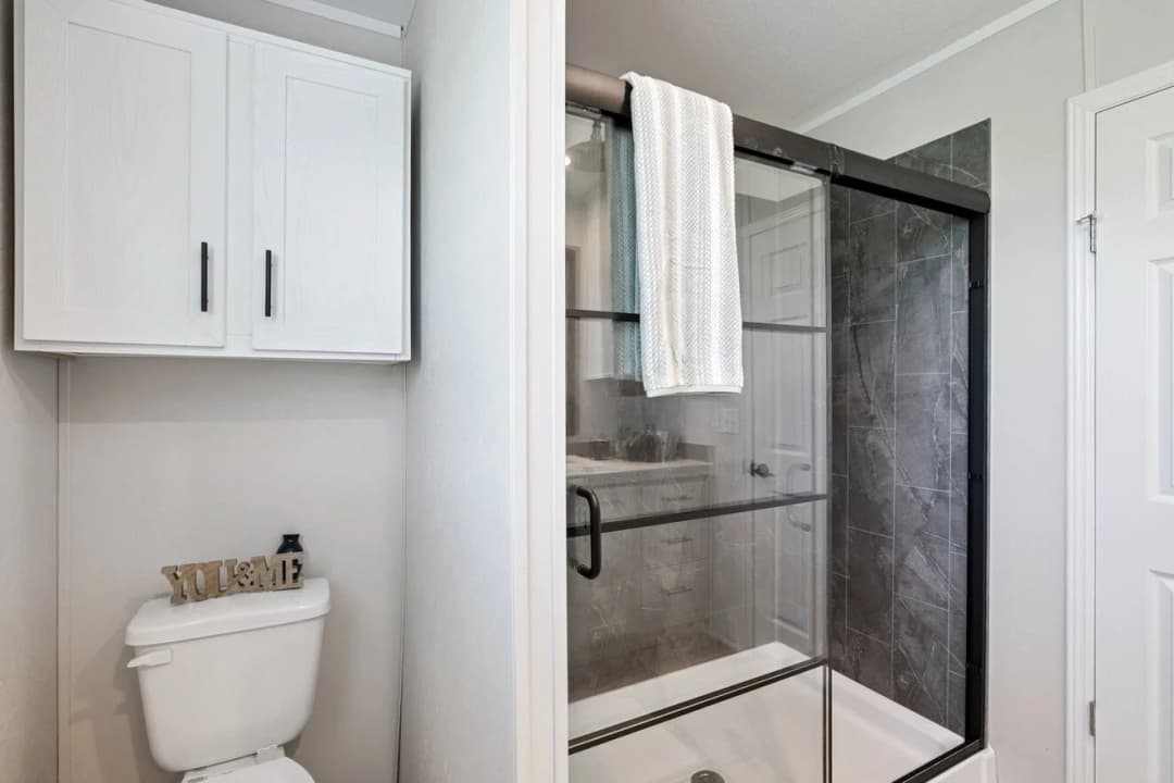 Valor 16763n bathroom home features