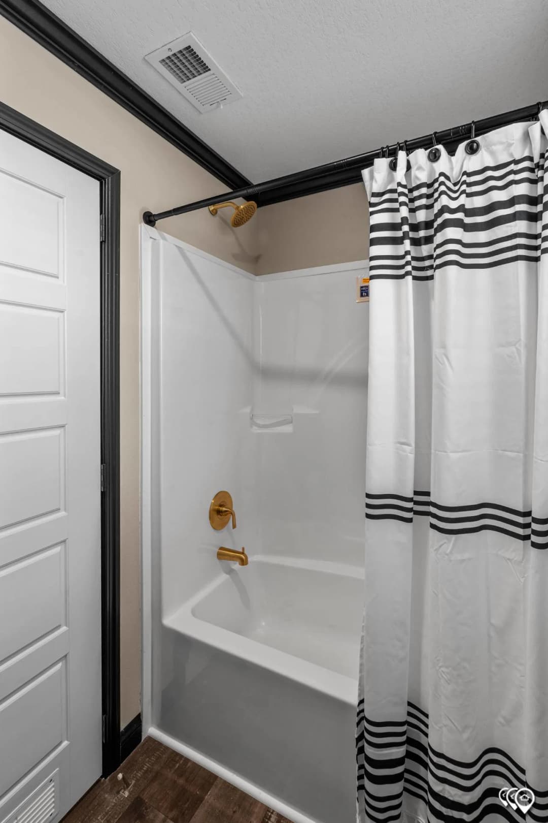 Pri3270-2050 bathroom home features