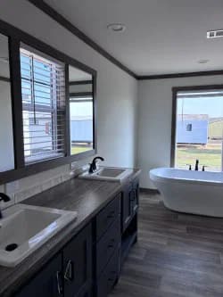 Everett elite bathroom home features