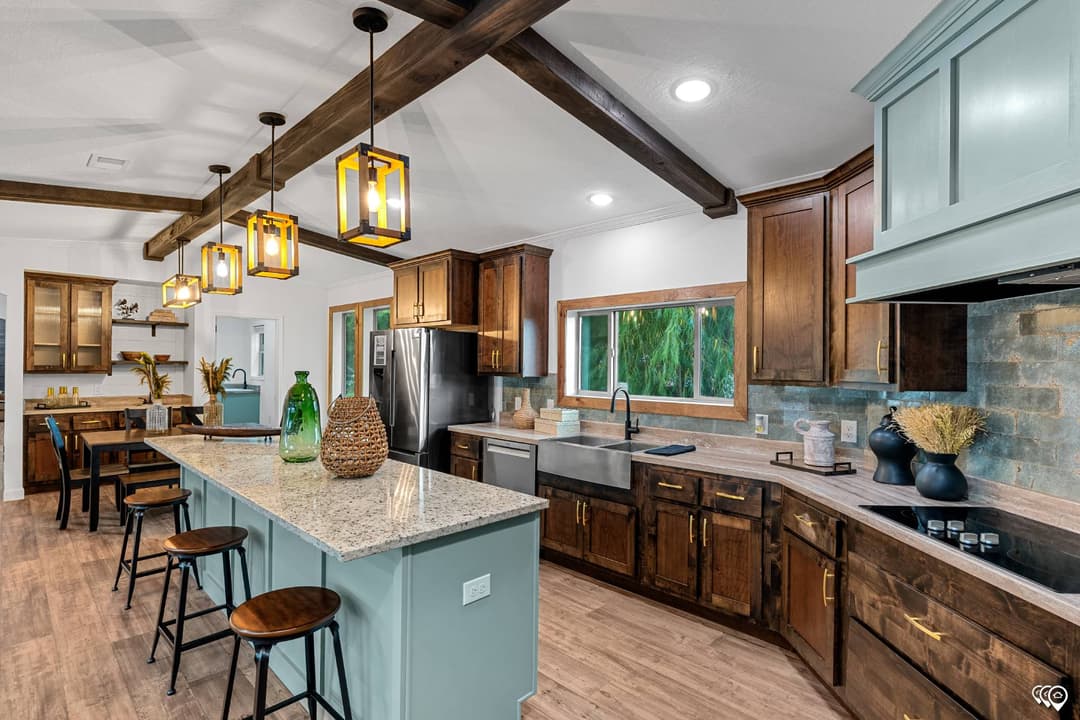 Pri3284-2010 kitchen home features