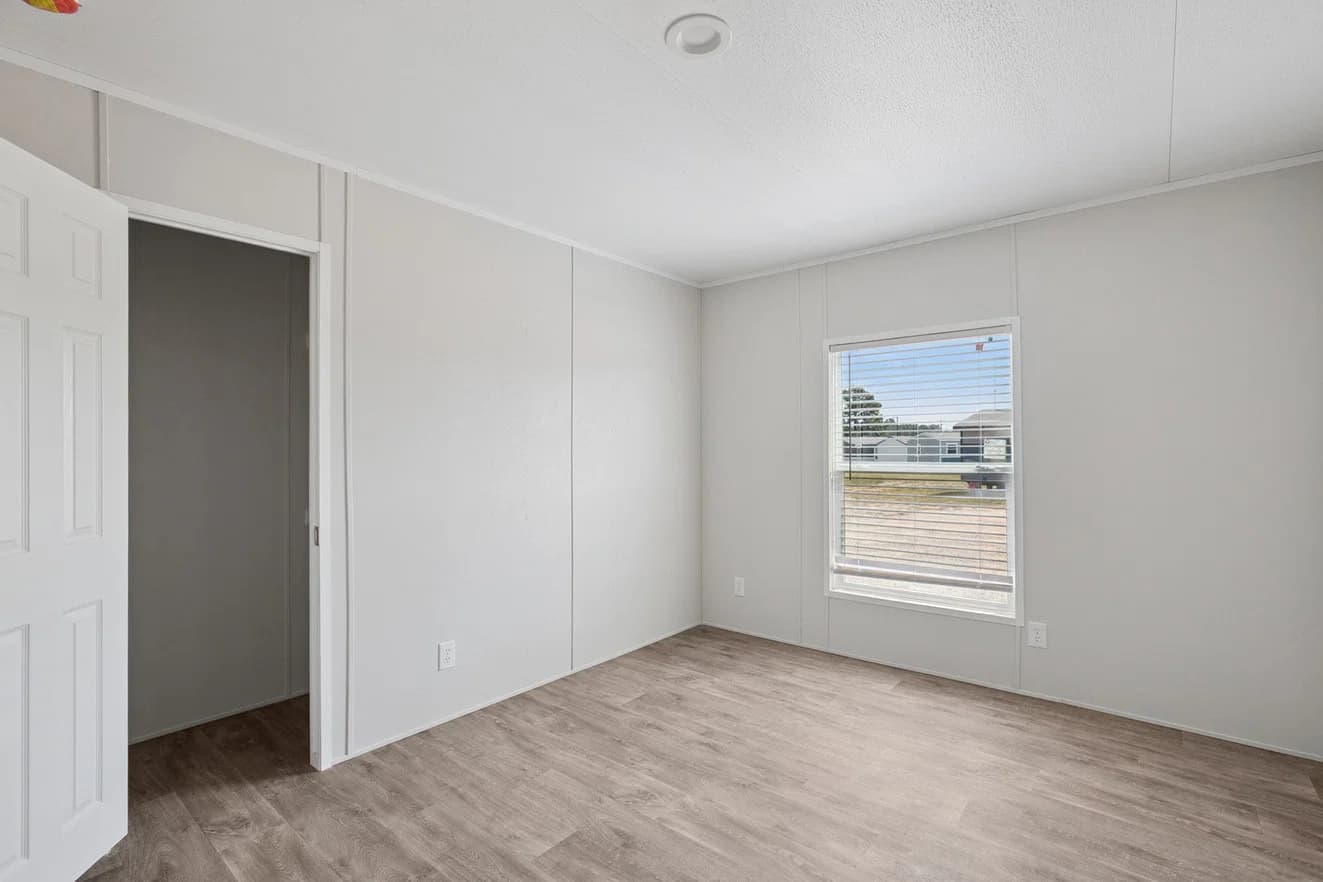 Valuhomes 28563p bedroom home features