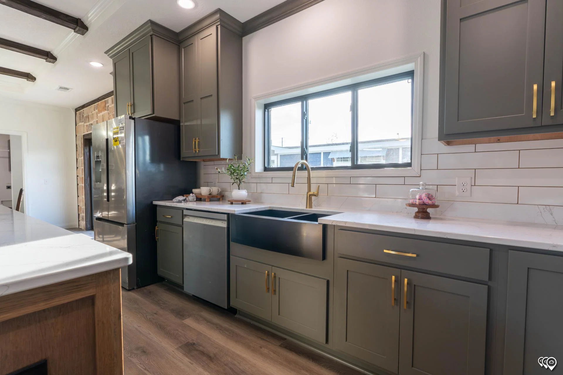 Pri3284-2075 kitchen home features