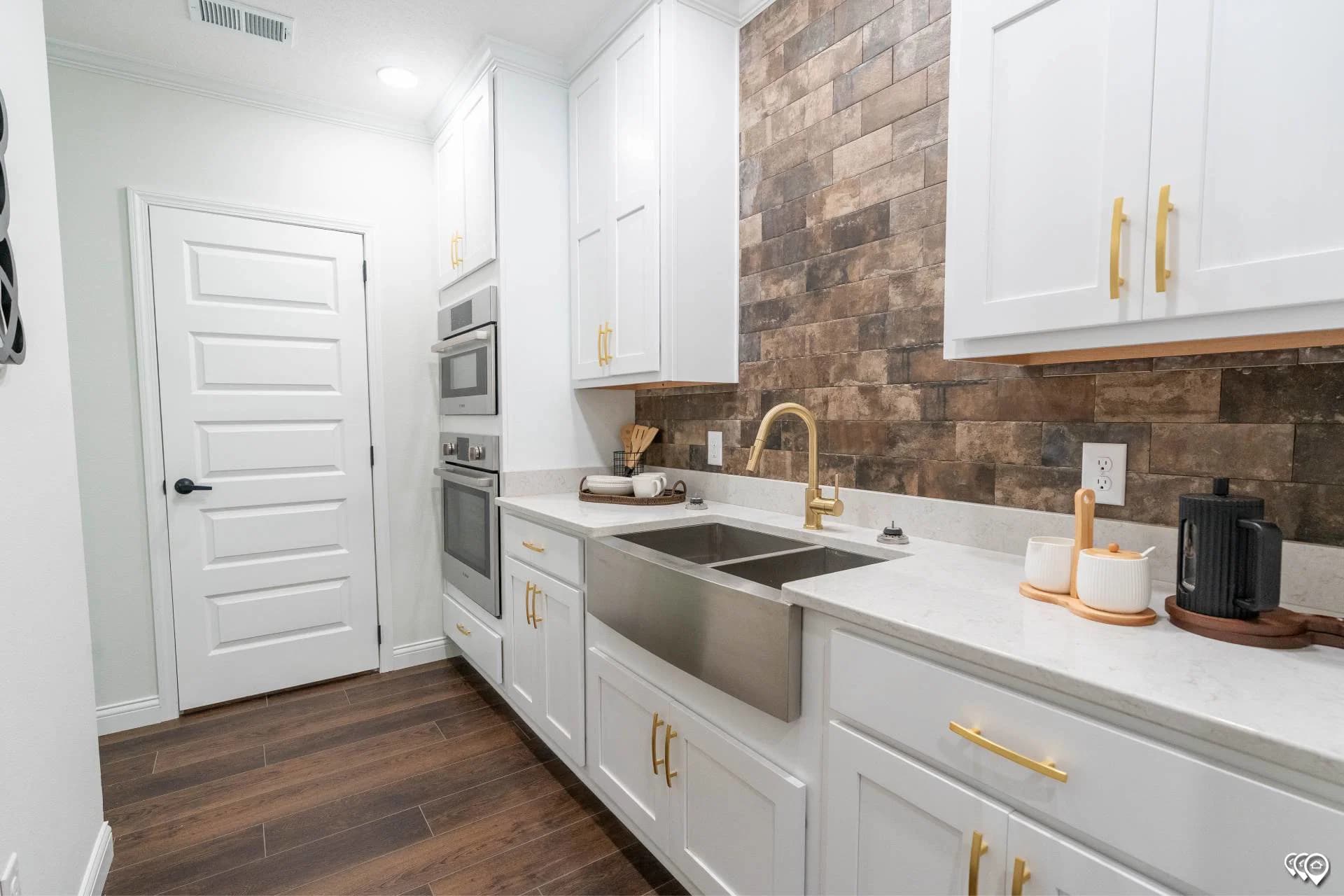 Pri3284-2074 kitchen home features