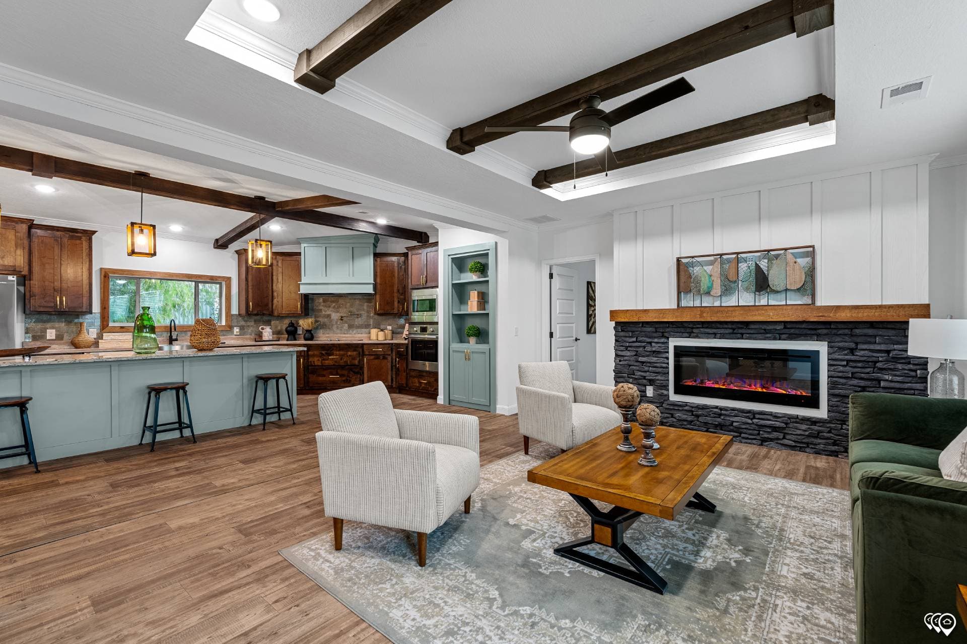 Pri3284-2010 interior home features