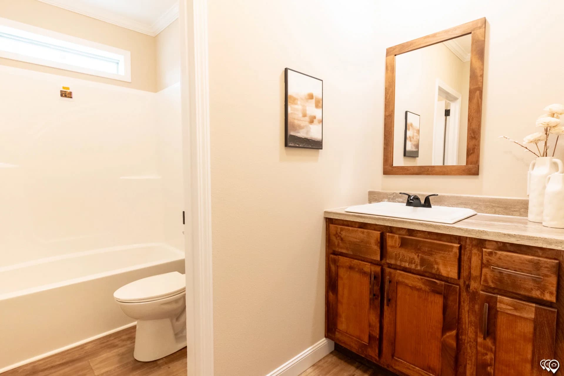 Pri3264-2070 bathroom home features