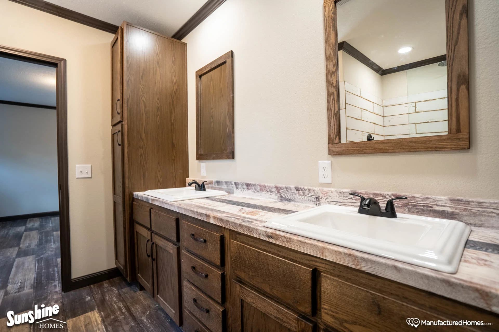 Pri3256-2061 bathroom home features