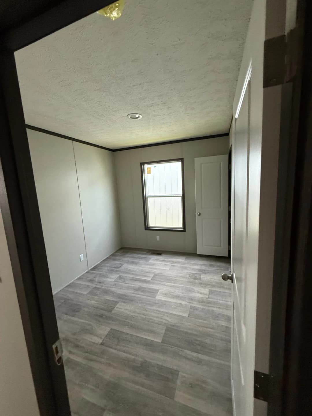 2025 miyo  bedroom home features
