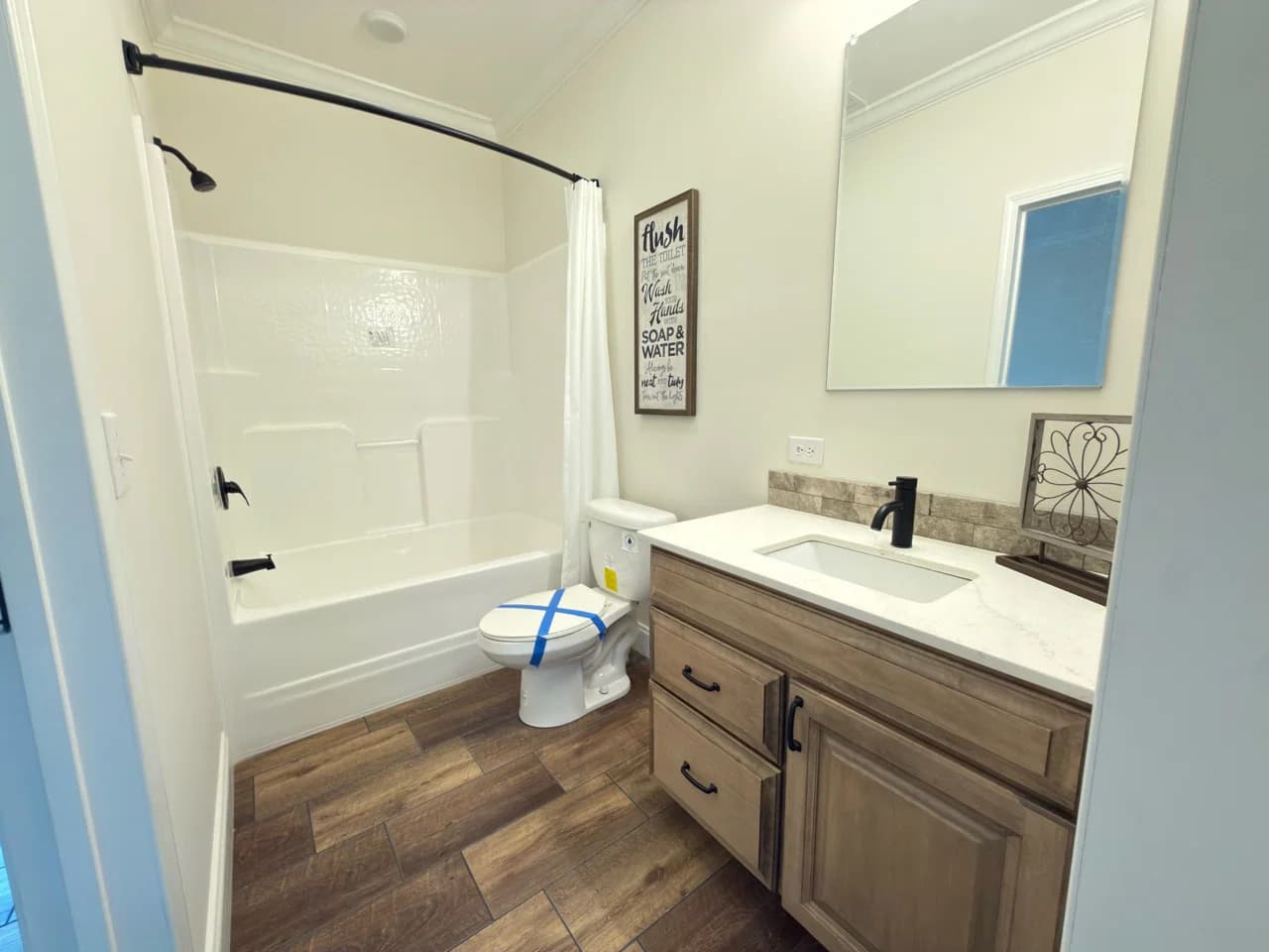 Orchard house (porch) bathroom home features