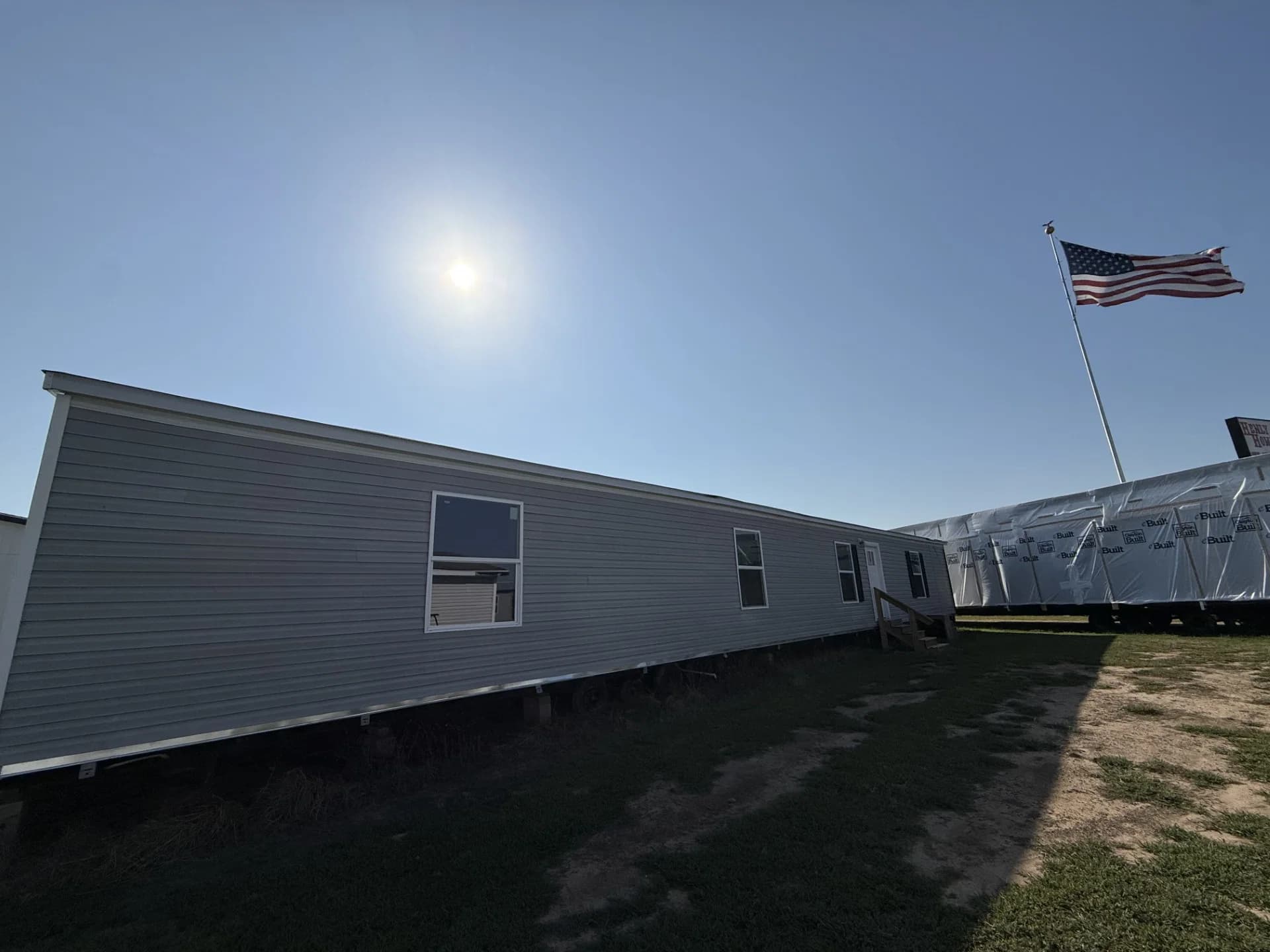 2001 fleetwood  exterior home features