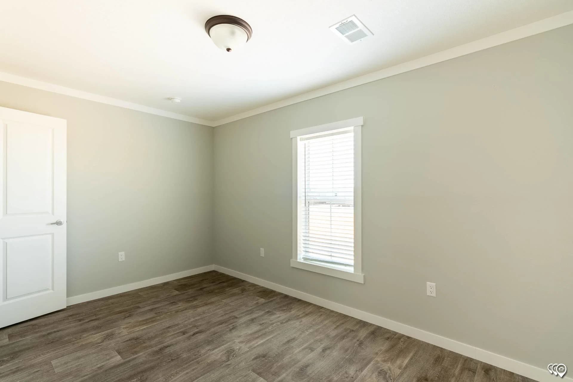 Pri1680-104 bedroom home features