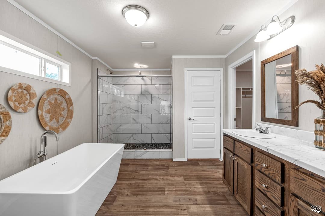 Arc3274-9012 bathroom home features