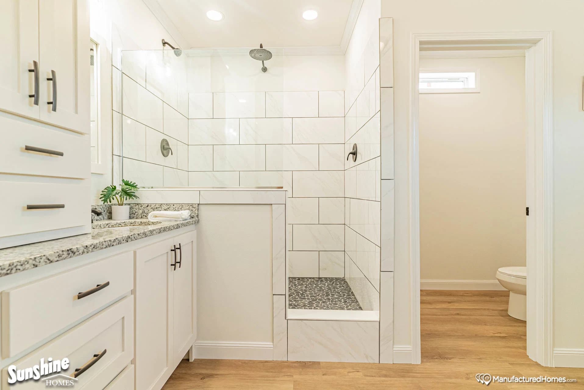 Pri3284-2058 bathroom home features