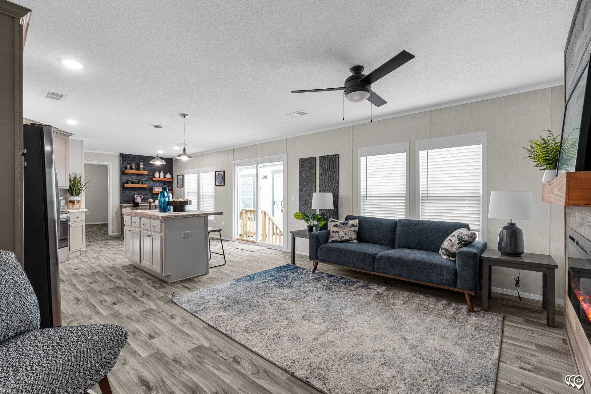 Arc1680-8004 interior home features