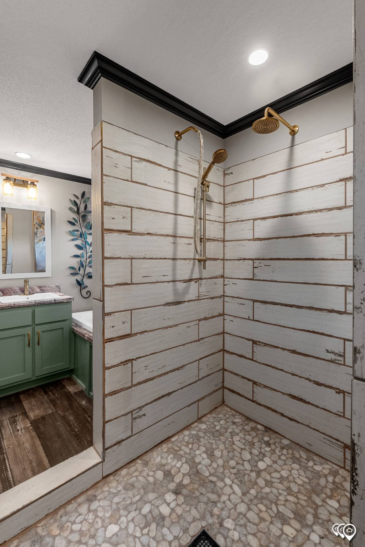 Pri3270-2050 bathroom home features