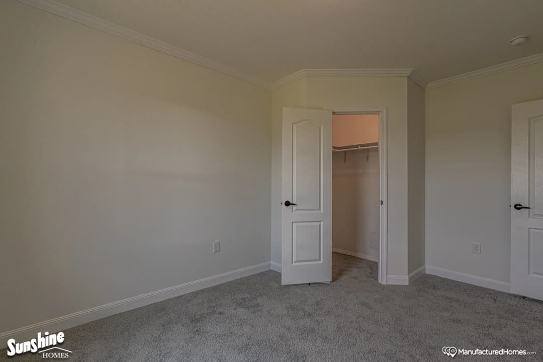 Pri3280-2049 bedroom home features