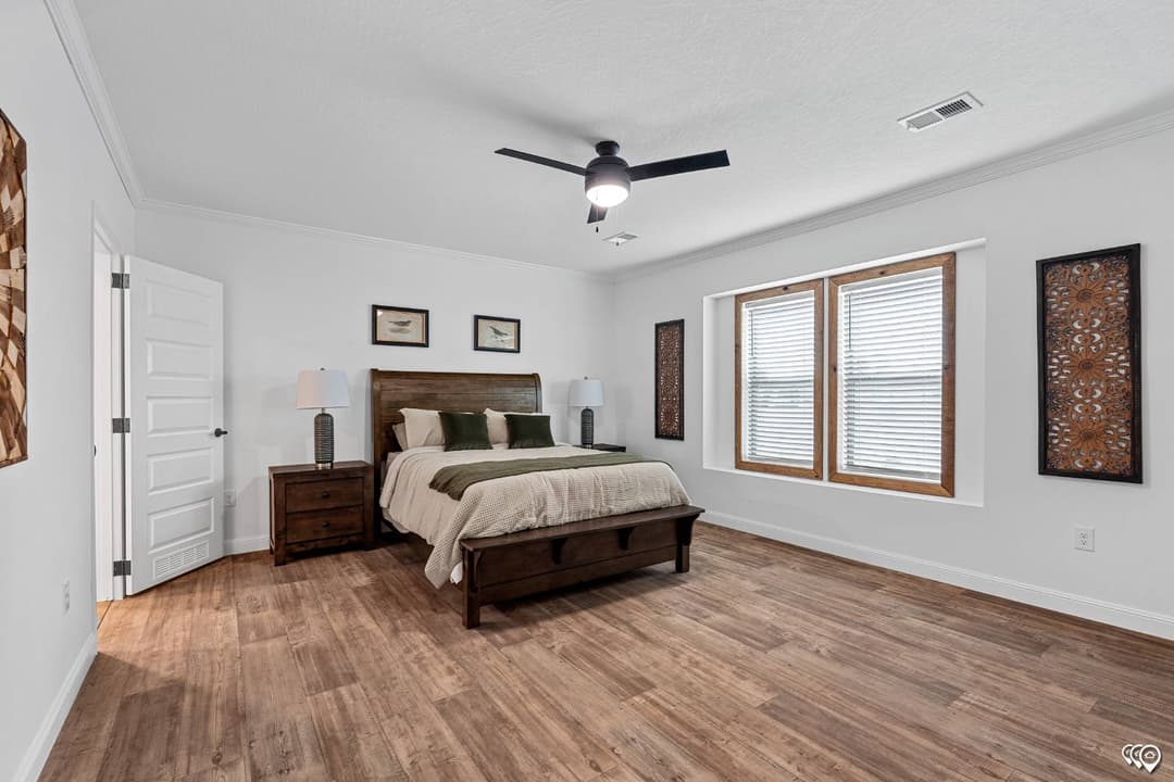 Pri3284-2010 bedroom home features