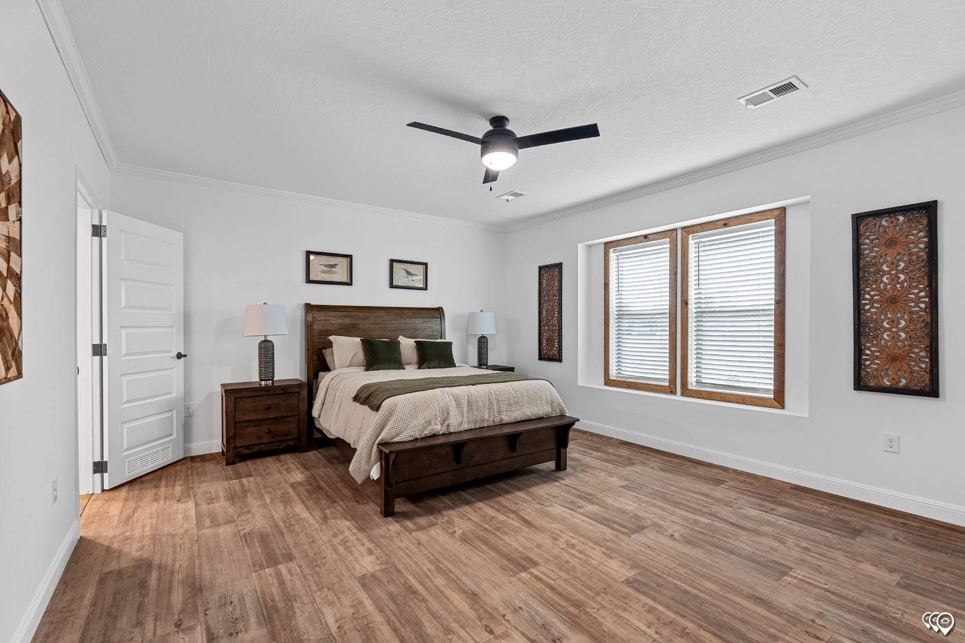 Pri3284-2010 bedroom home features