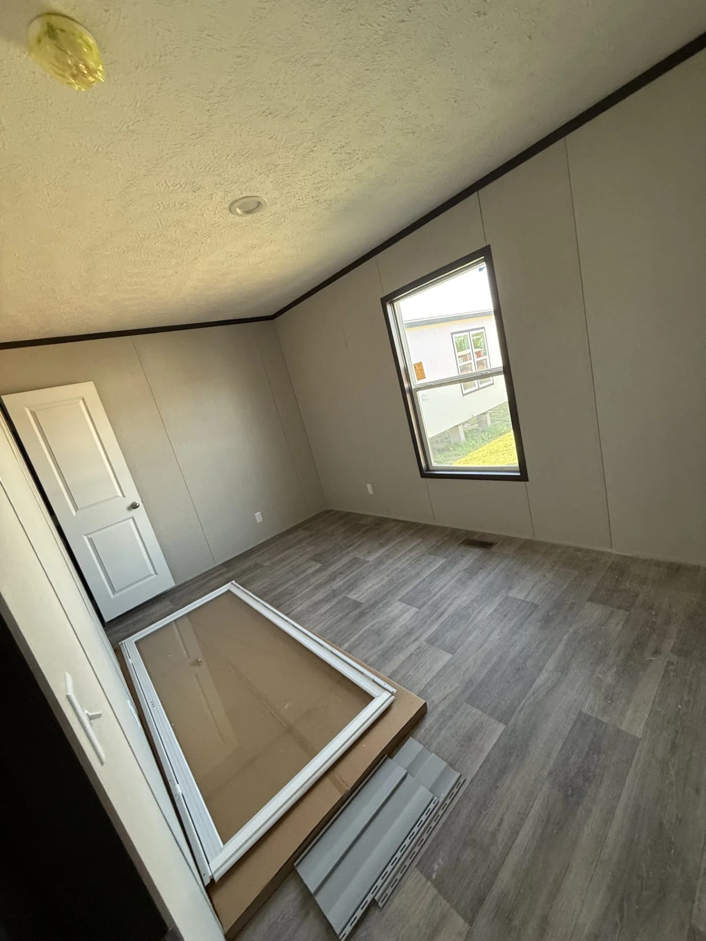2025 miyo  bedroom home features