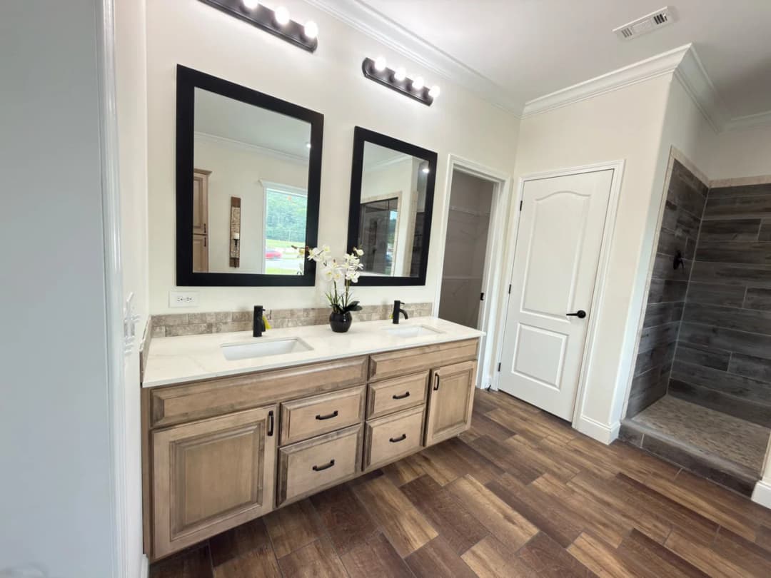 Orchard house (porch) bathroom home features