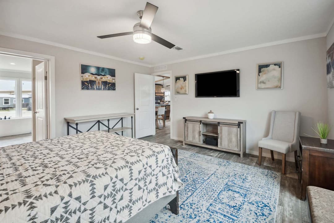 The desire bedroom home features