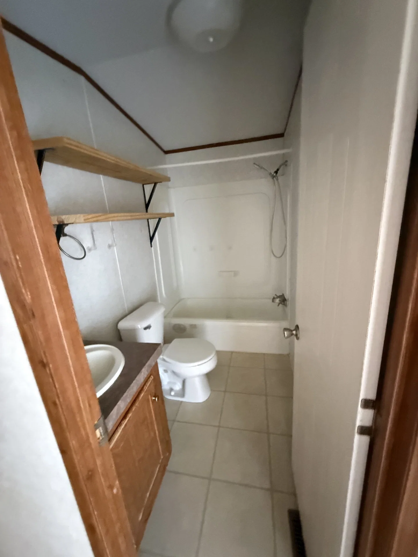 2004 clayton bathroom home features