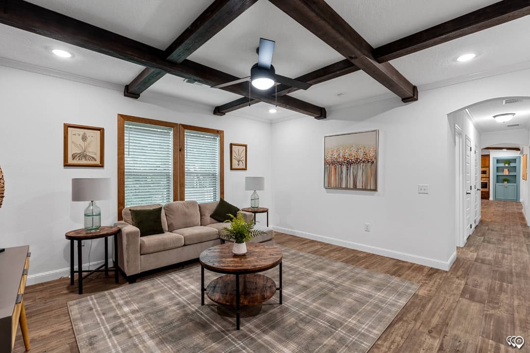 Pri3284-2010 interior home features