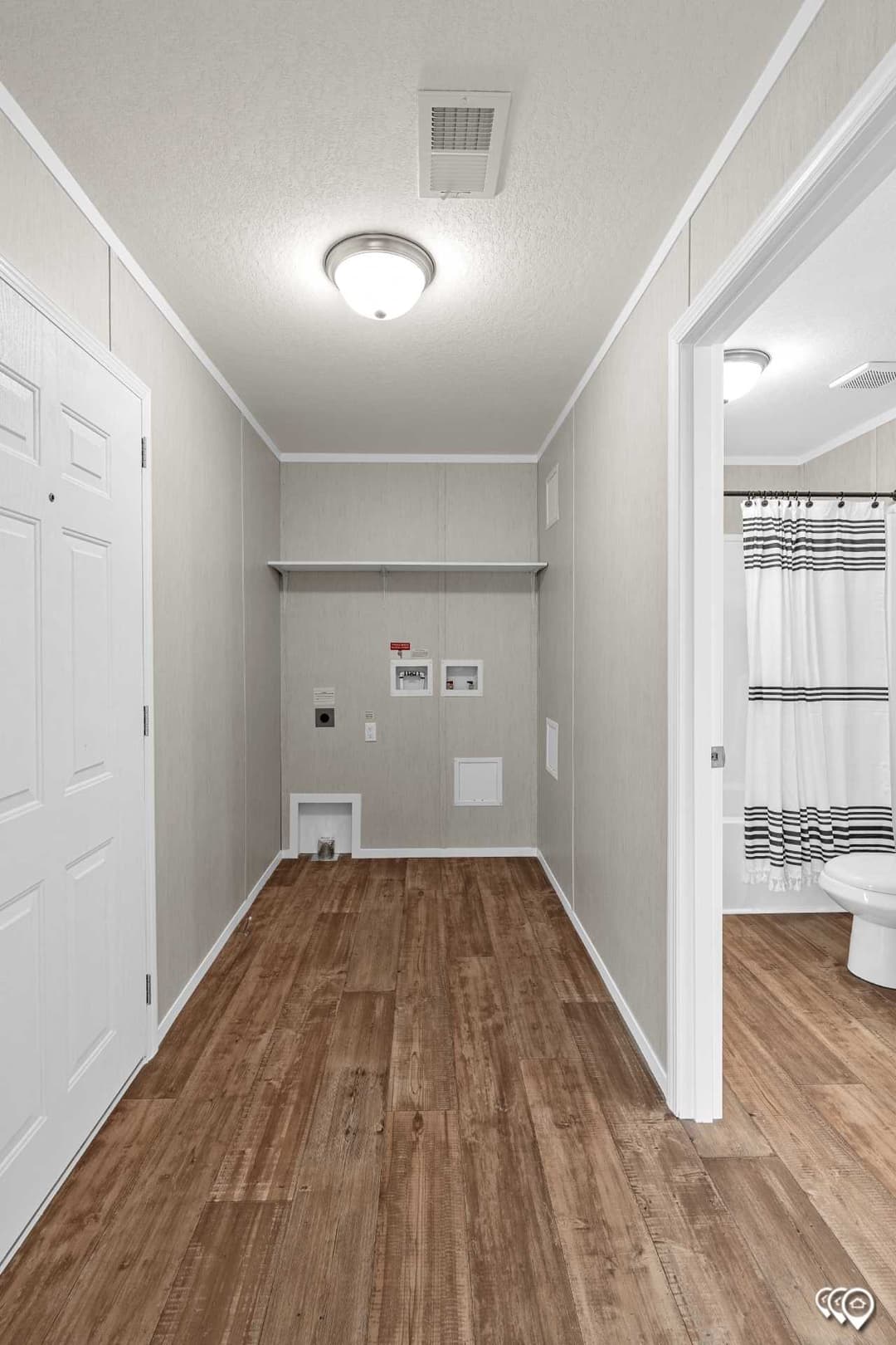 Arc3274-9012 interior home features