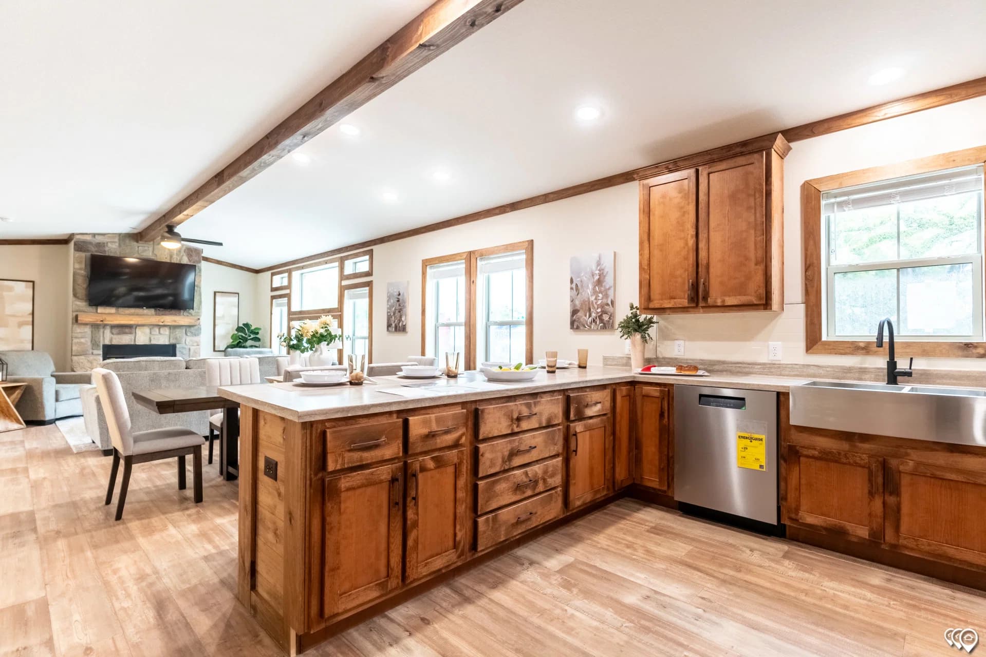Pri3264-2070 kitchen home features