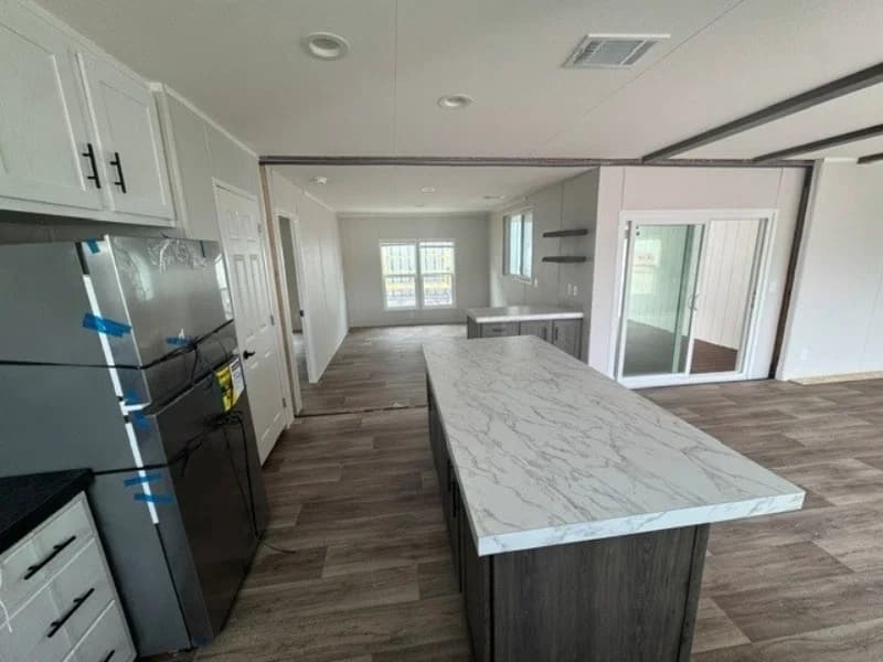 Vantage 32563n kitchen home features
