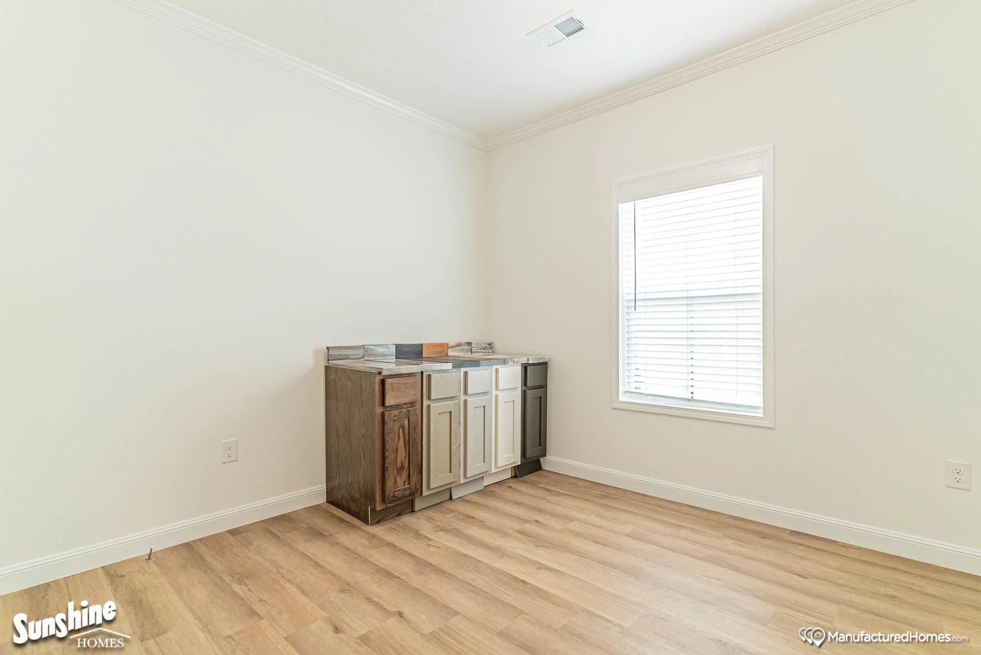 Pri3284-2058 interior home features