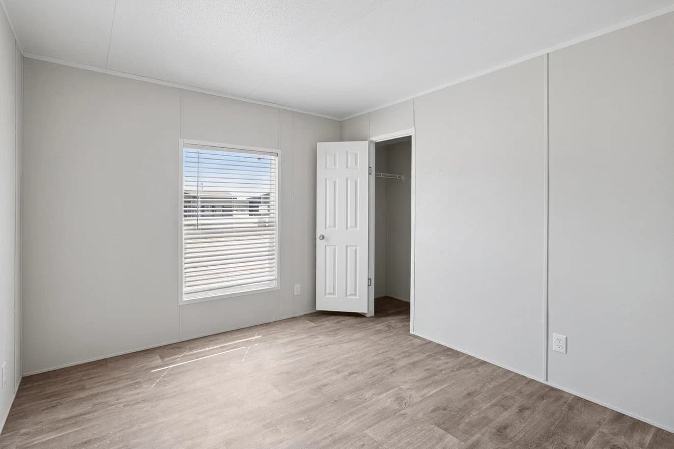 Valuhomes 28563p bedroom home features