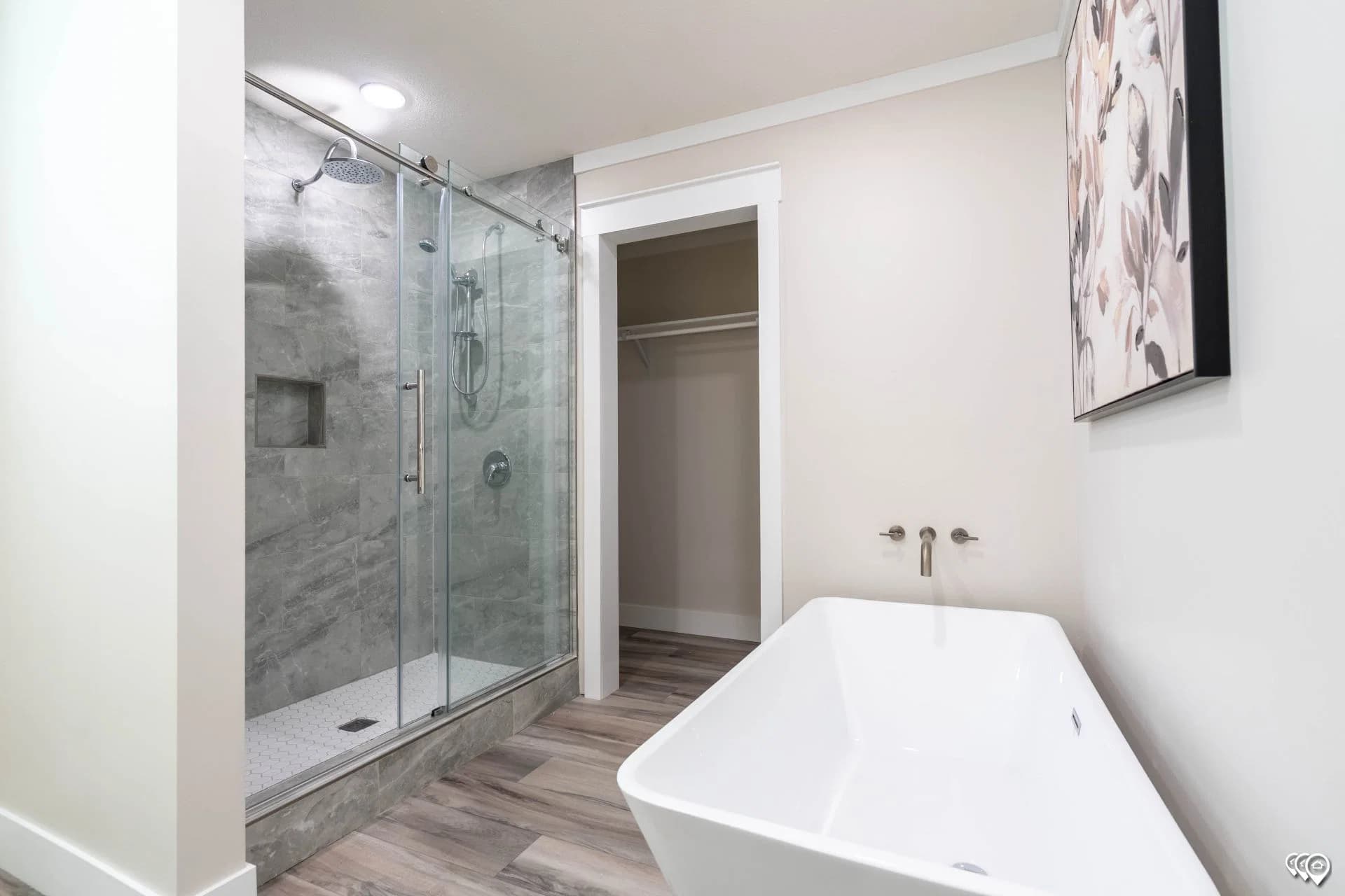 The bartholomew bathroom home features